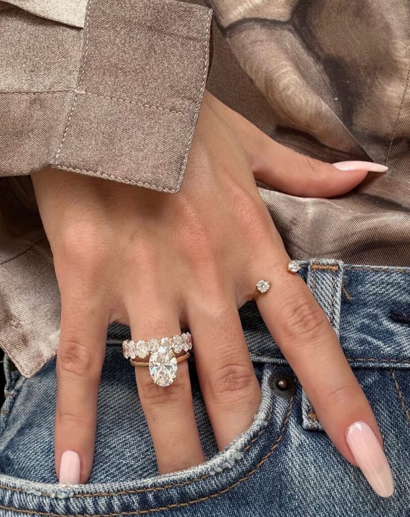 Comparison of mass-produced jewelry and custom-designed pieces, highlighting shift toward personalized jewelry manufacturing and unique design preferences.