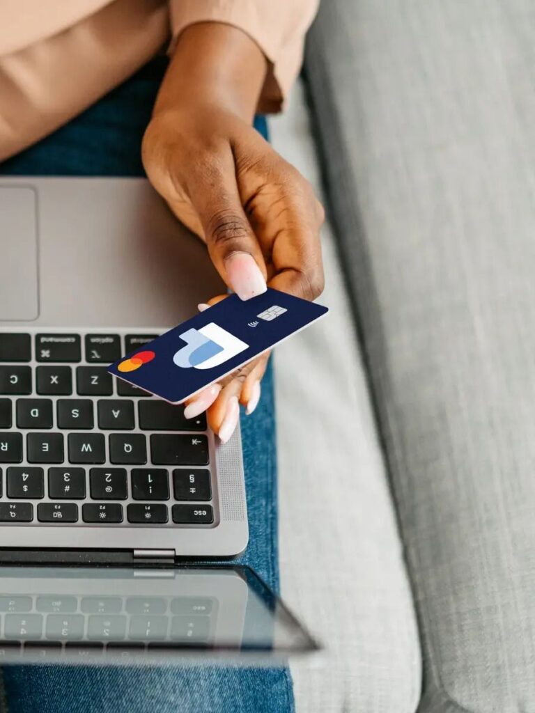  Online jewelry market growth with digital retail trends, e-commerce sales, and social media influence on jewelry purchasing decisions

