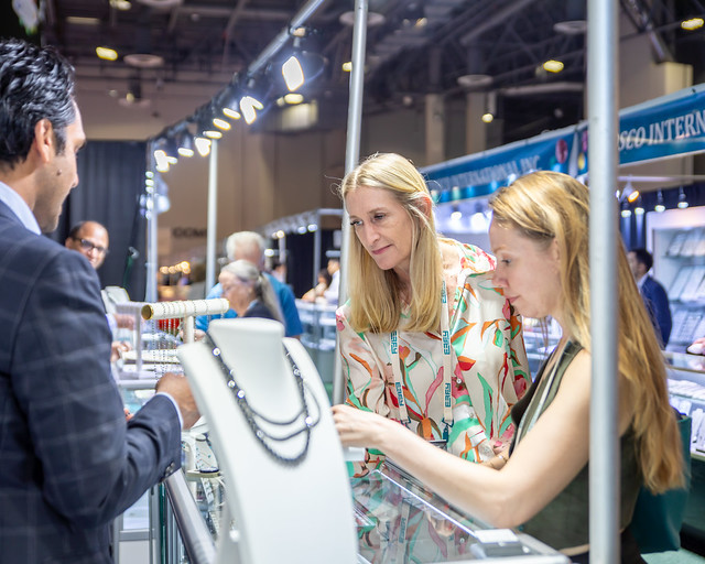  JCK Las Vegas 2026 overview highlighting upcoming diamond jewelry trends, innovative designs, and future of luxury jewelry market
