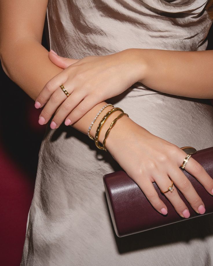  Global showcase of lab-grown diamond jewelry trends featuring engagement rings, diamond earrings, and fine jewelry collections from leading brands worldwide.