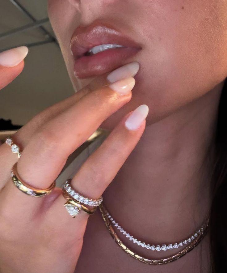 Vintage gold signet pinky ring representing the rich history and evolution of pinky rings from aristocratic symbols to contemporary jewelry.

