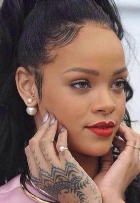 Celebrity-inspired diamond pinky ring styling showcasing the influence of fashion icons on modern jewelry trends.
