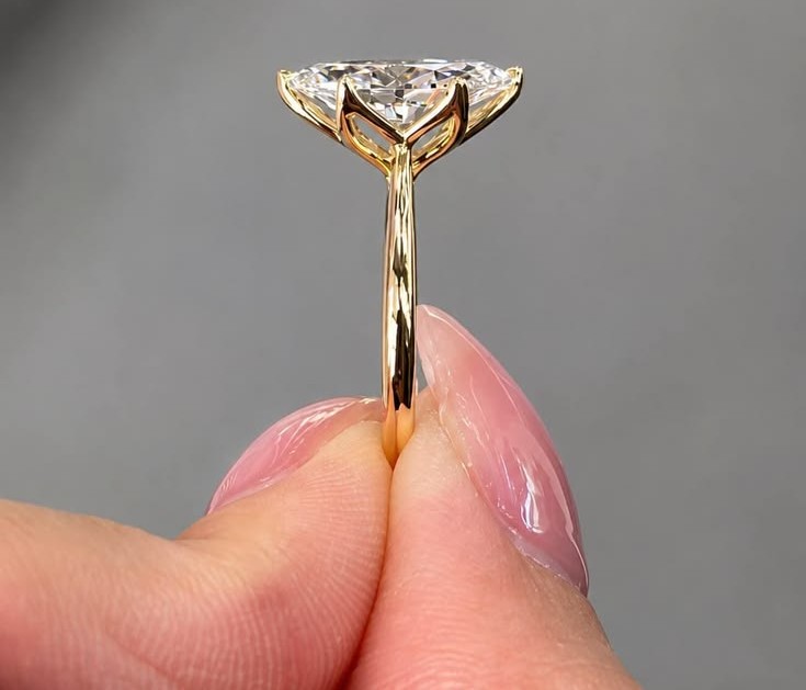 Bold yellow gold jewelry including chunky chains, statement rings, and luxury gold accessories trending in 2027.