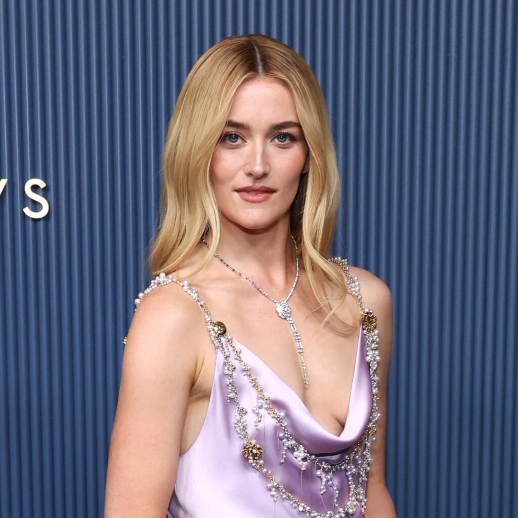 Sarah Pidgeon wearing Chanel jewelry at the Emmys 2026, styling elegant Chanel fine jewelry with a lavender-toned red carpet ensemble and modern Hollywood sophistication.